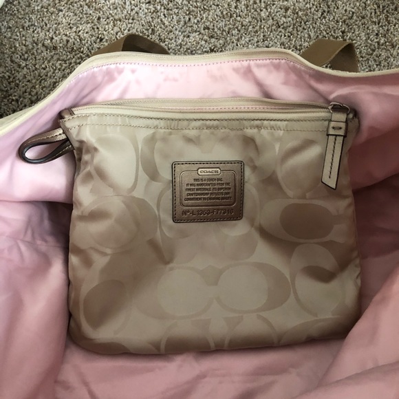 Coach signature duffle and matching pouch - Picture 3 of 5
